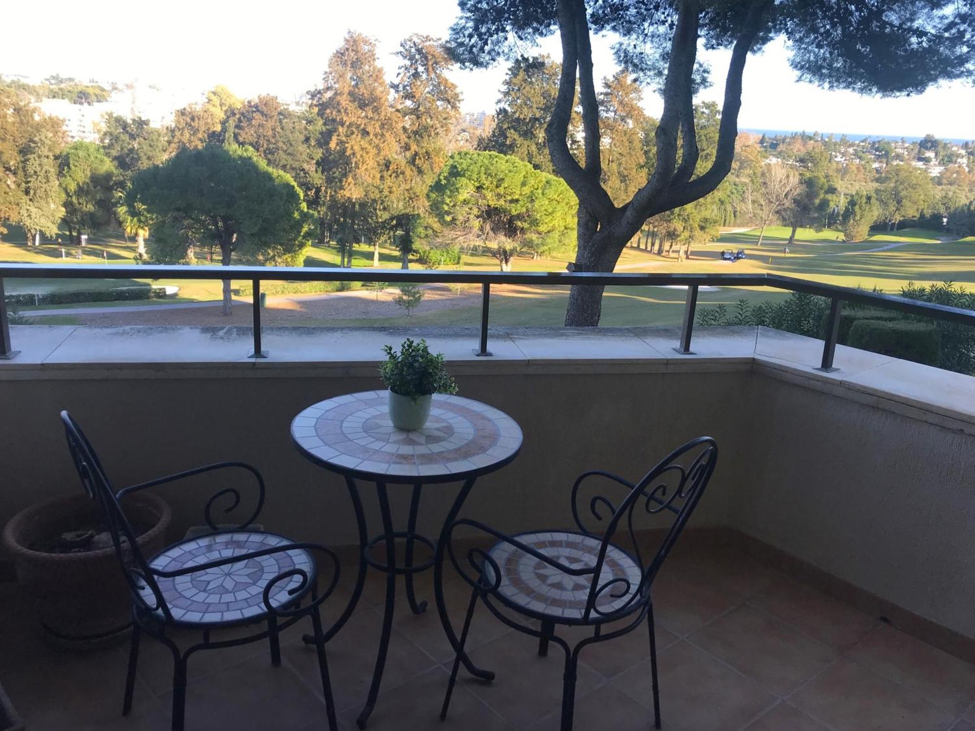 Habitacion Deluxe Con Bano Privado En Atalaya Apartagolf, Estepona Kültér fotó